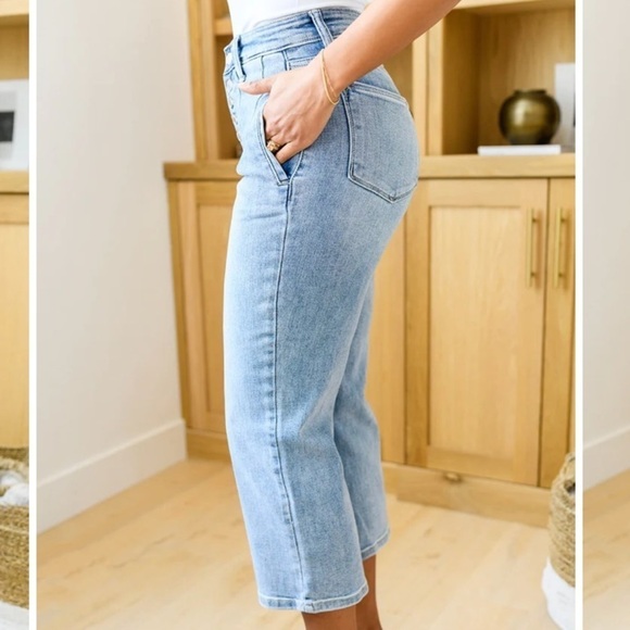 Judy Blue LIGHT WASH HIGH RISE VINTAGE WIDE LEG CROP JEANS size 22W - Picture 3 of 14